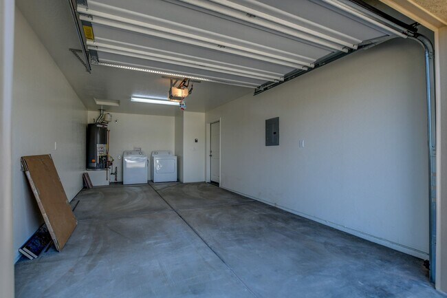 Building Photo - 7105 E Dodge Cir