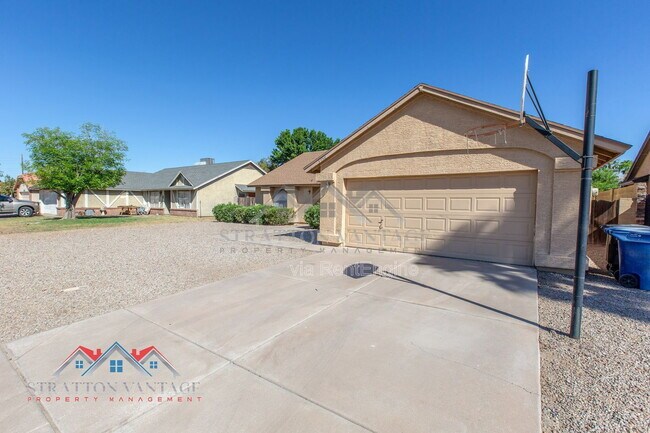 Building Photo - 3950 W Saragosa St