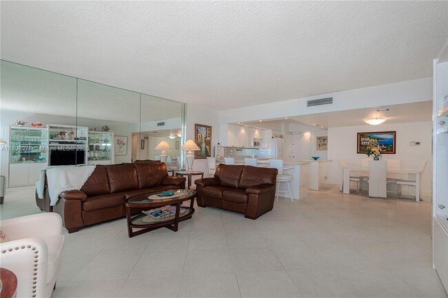 Building Photo - 3550 Galt Ocean Dr