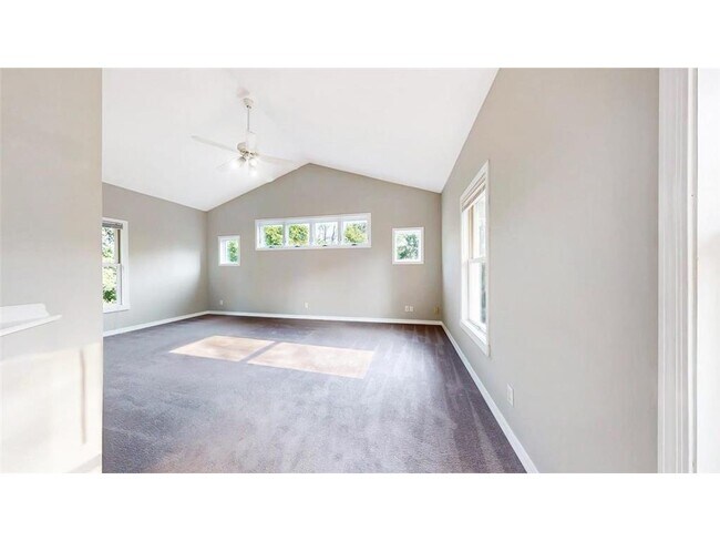 Building Photo - 520 Hanlon Ave