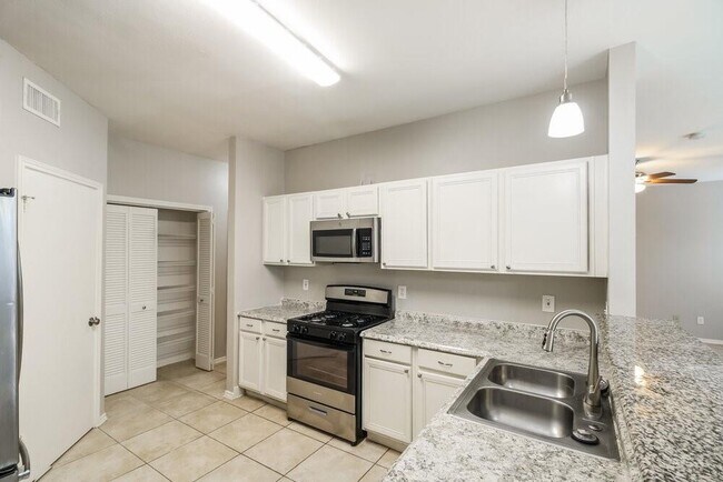 Building Photo - 3310 Tenaha Dr