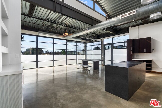 Primary Photo - 1534 17th St