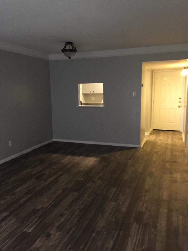 Building Photo - 9511 Contessa Dr
