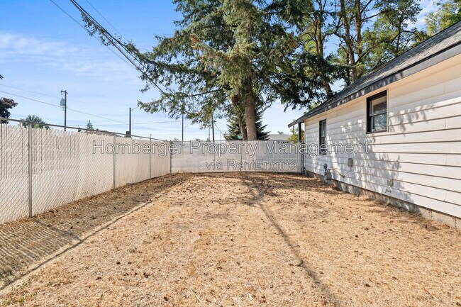 Building Photo - 1327 E Walton Ave