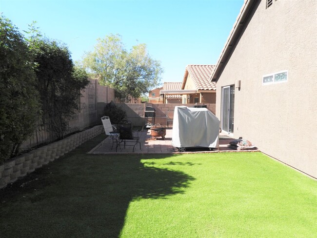 Building Photo - Corona de Tucson 3 Bed 2 Bath Single Story...