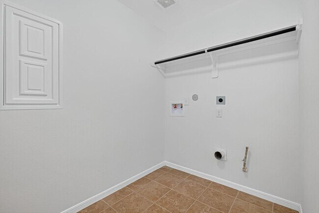 Building Photo - 5515 Armillary Dr