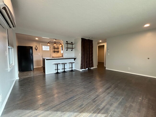 Building Photo - Updated Charmer