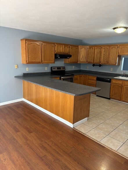 Building Photo - 502 Vista Oaks Dr