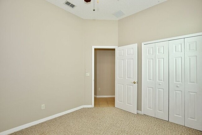 Building Photo - Spacious 3/2 Home located in Summerport Co...