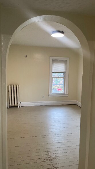 Building Photo - 207-209 E Walnut St