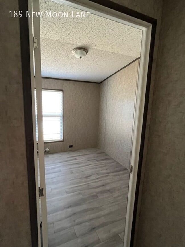 Building Photo - 189 New Moon Ln