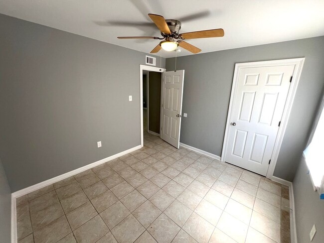 Building Photo - Baker Trails Apartments