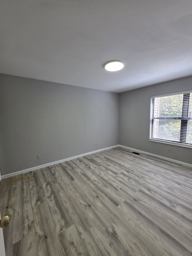 Building Photo - 813 Forest Trace Dr