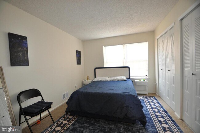 Building Photo - 13 Voscek Ct