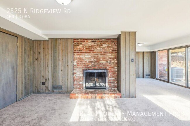 Building Photo - 2525 N Ridgeview Rd