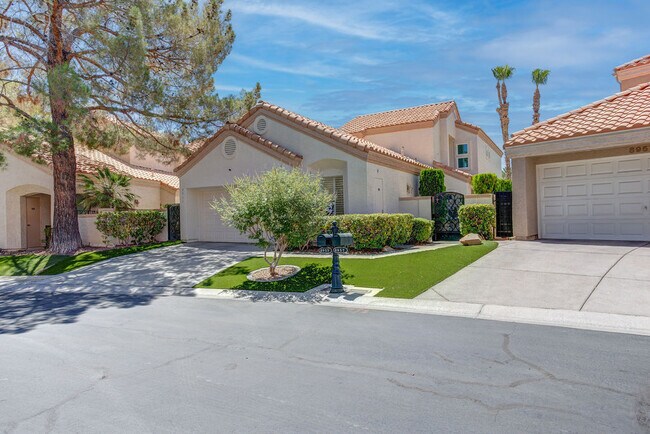 Building Photo - 8953 Diamond Falls Dr