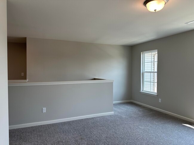 Building Photo - 129 Kirkstall Wy