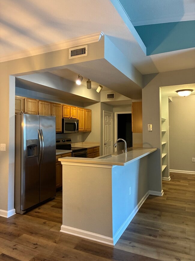 Building Photo - 10075 Gate Pky N