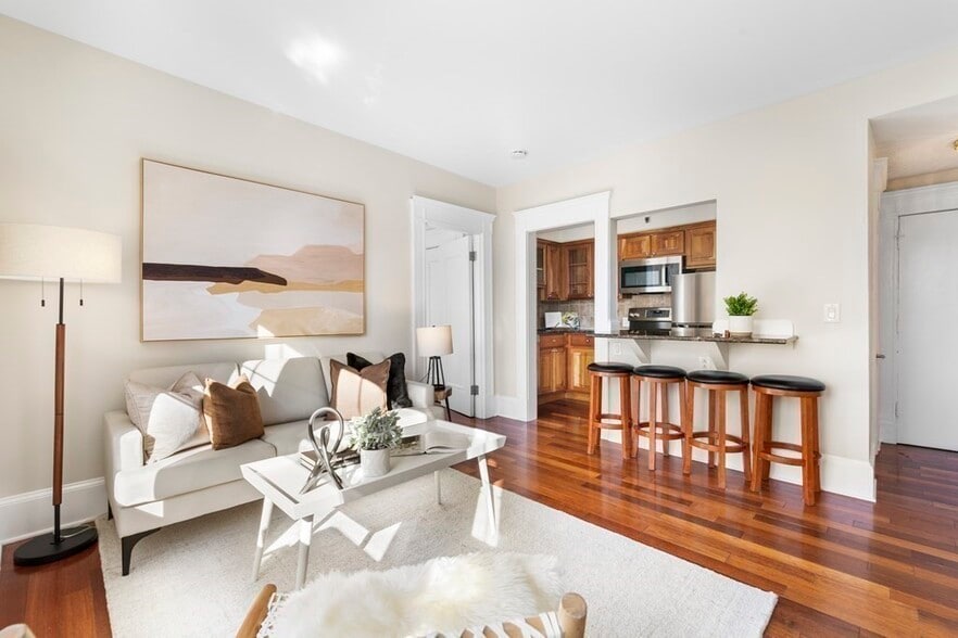 Building Photo - 520 Beacon St