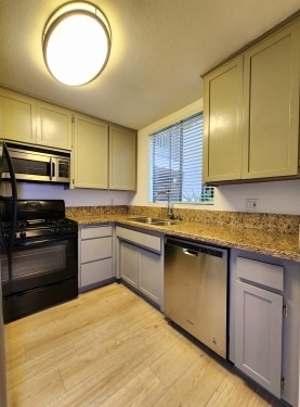 Interior Photo - 1444 Saltair Ave