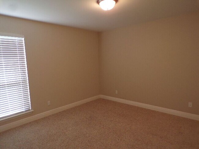 Building Photo - 3624 Laurel Lee Blvd