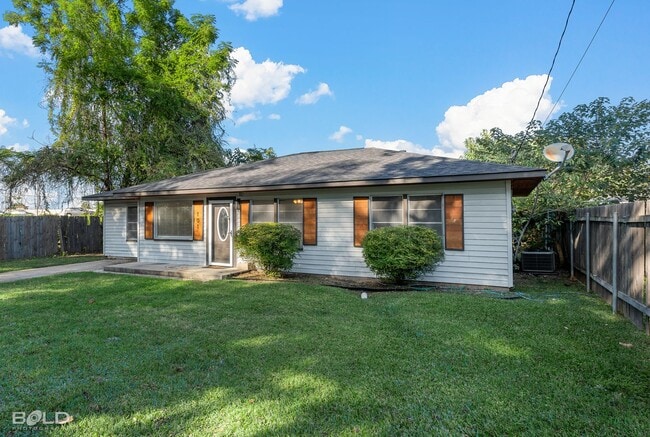 Building Photo - Check Out this Charming 3 bed 1 bath in Bossier
