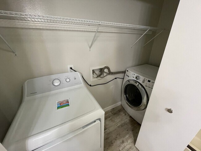 Building Photo - 4210 Blue Heron Ct