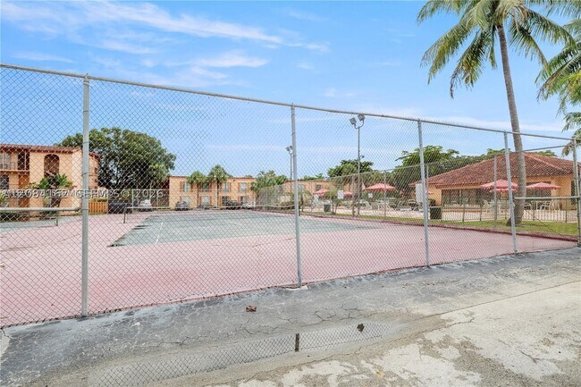 Building Photo - 7241 Miami Lakes Dr
