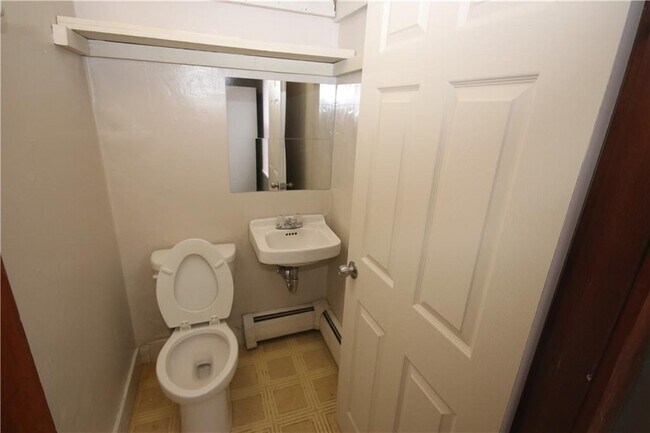 Building Photo - 43 Congregational St