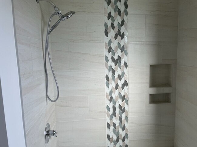 Building Photo - Vonore 37885 - 4 bedroom, 3 bath in Tellico Village - Contact Ed Johnson 865-924-5045