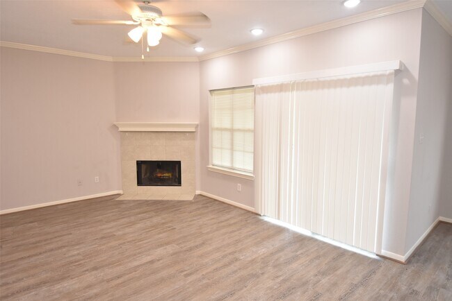 Building Photo - 12565 Melville Dr