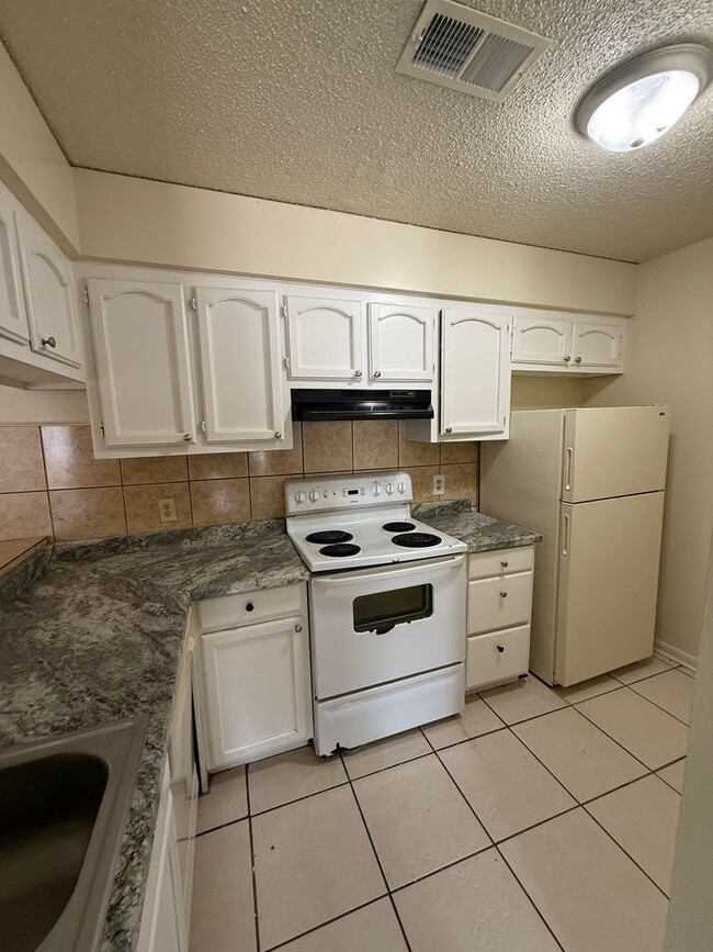 Building Photo - 9018 GSRI Ave