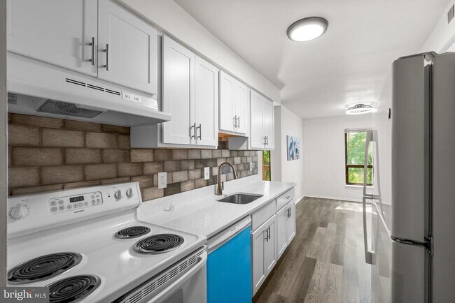 Building Photo - 435 Christopher Ave