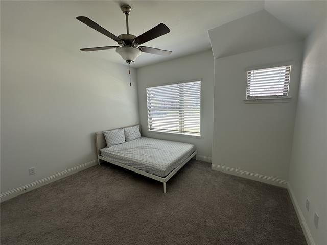 Building Photo - 3320 Oak Ln