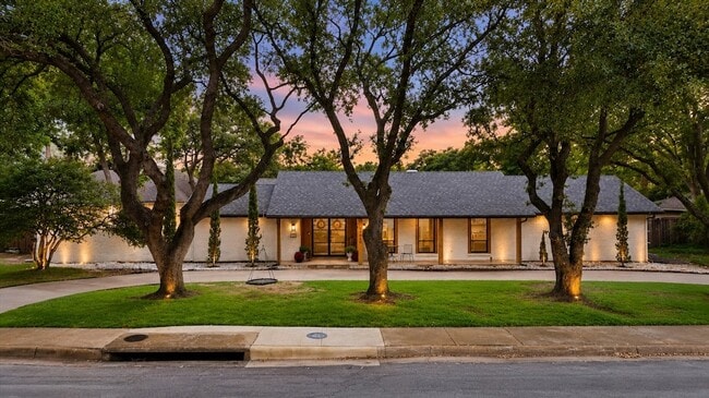 Building Photo - 14840 Knollview Dr