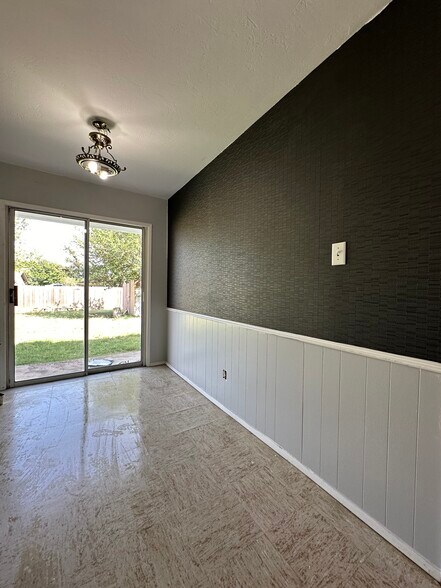 Building Photo - 5111 Benton Dr