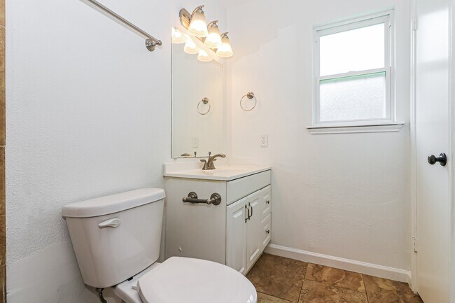 Building Photo - 28914 Champion Oaks Dr