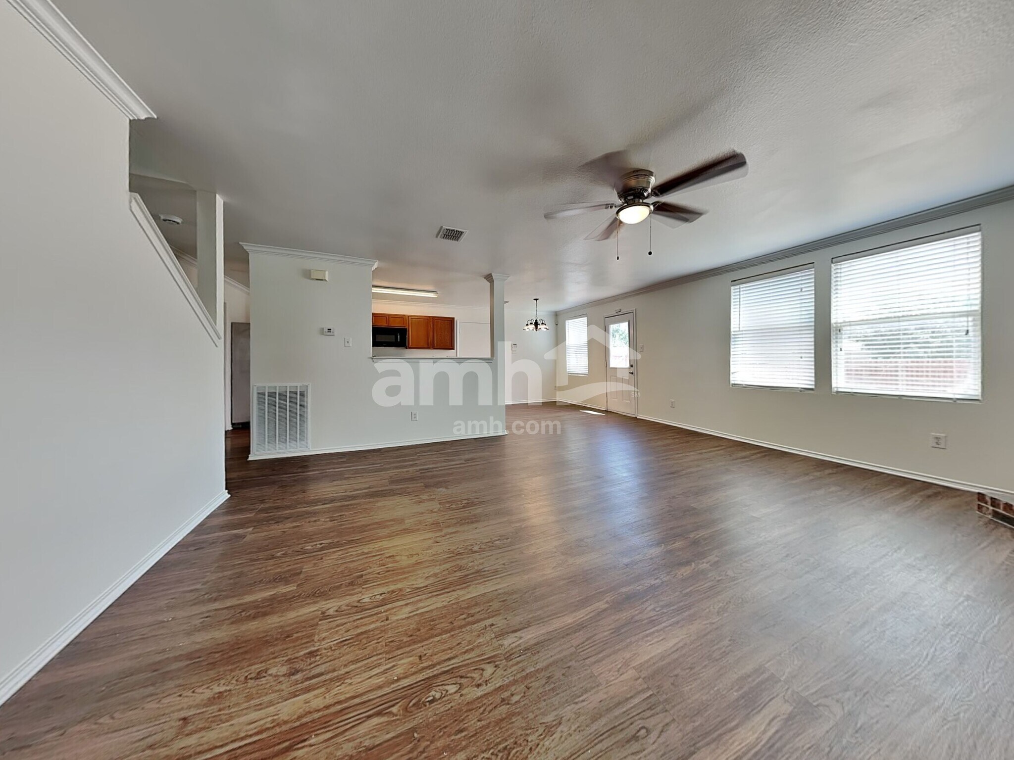 Building Photo - 2804 Lake Vista Dr