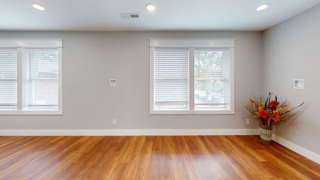 Building Photo - 1315 Forest Ave