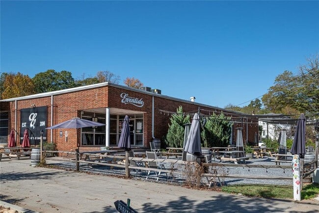 Building Photo - 1060 Grant Way SE