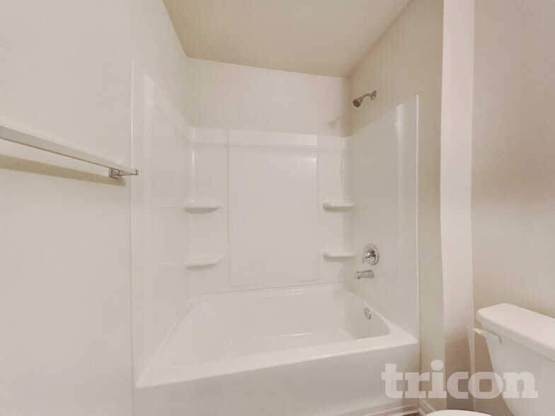 Building Photo - 10050 Cerritos dr