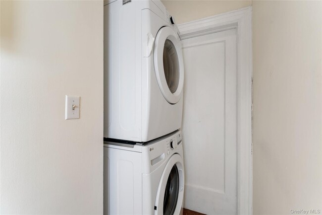 Building Photo - 310 Hayward St