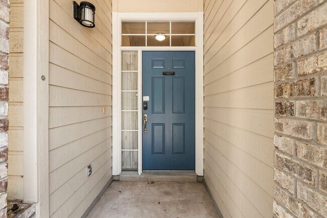 Building Photo - 610 Palo Alto Ln
