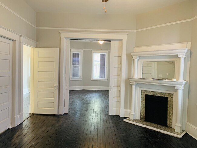 Building Photo - 23 E 40th St