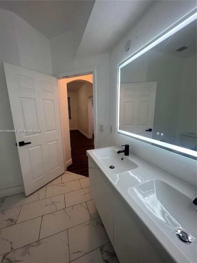 Building Photo - 12406 SW 126th Ave