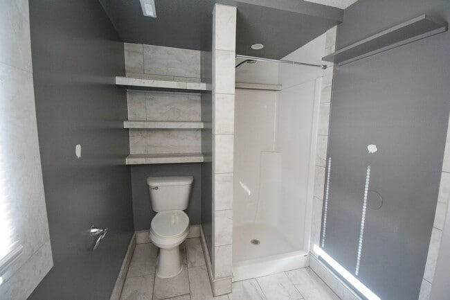 Building Photo - Spacious 5 Bed House with Custom Features Available For Rent!