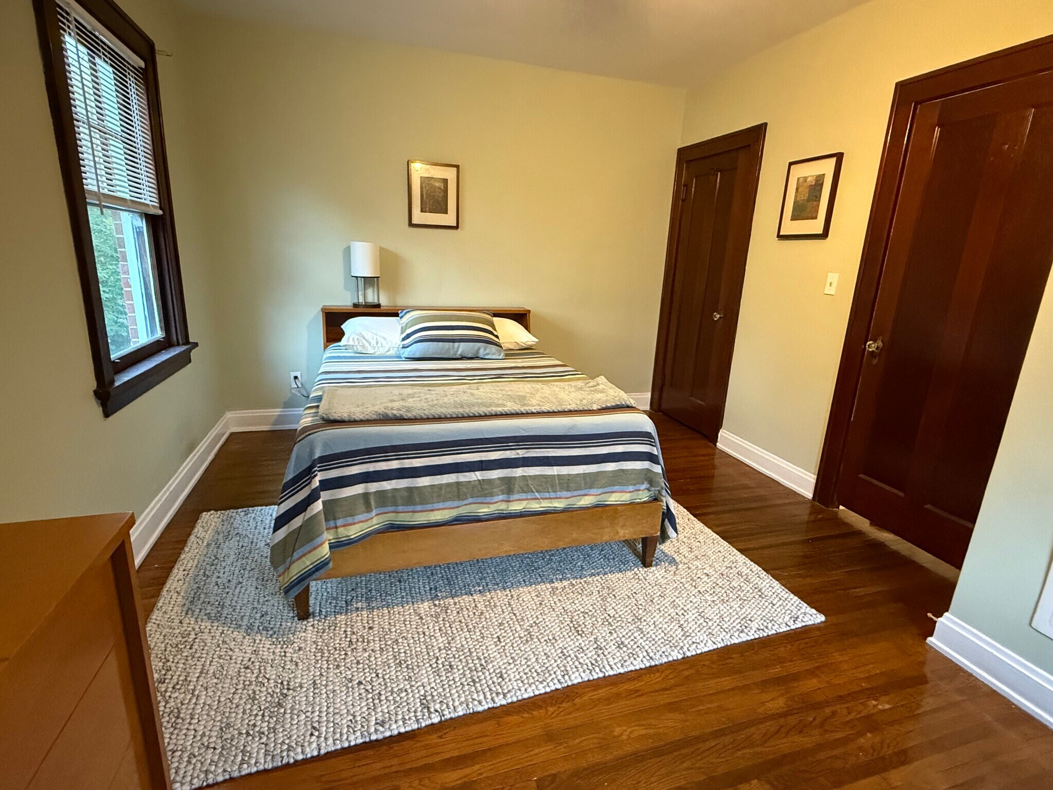 Large bedroom with high end cotton bedding - 6322 Hamilton Ave
