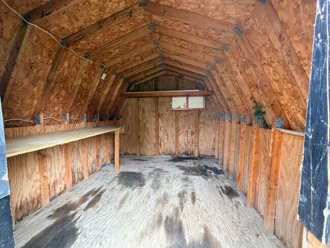 Building Photo - 845 Middle Dr