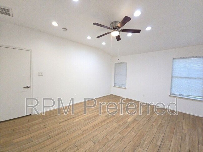 Building Photo - 8111 Sanford St