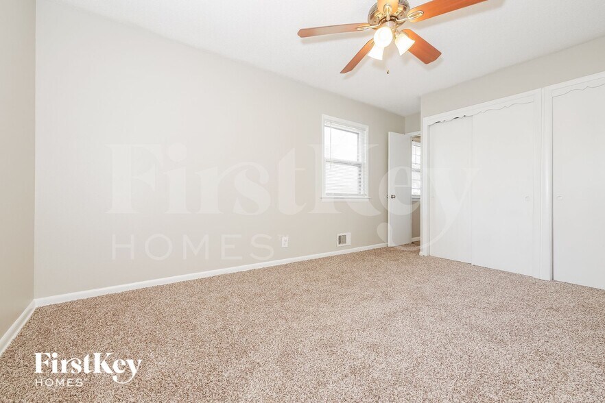 Building Photo - 9404 White Ave